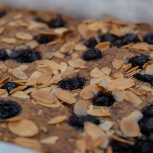 Tartaleta de almendra, colo y arándanos